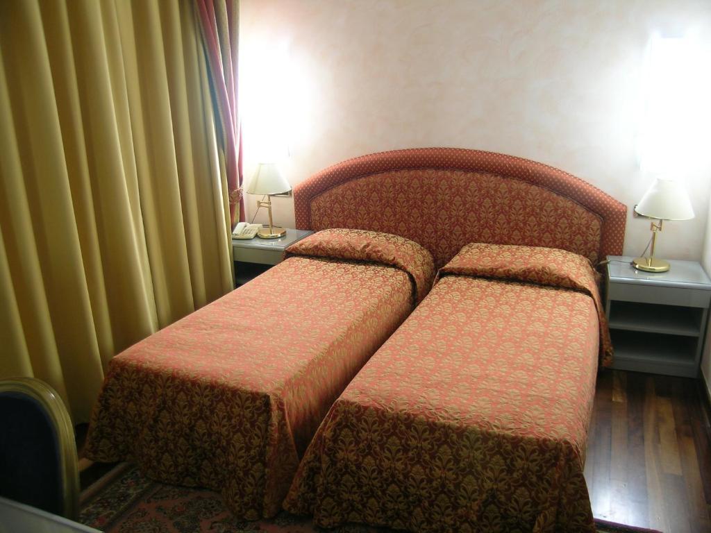 Hotel Da Vito Campagna Lupia Exterior photo